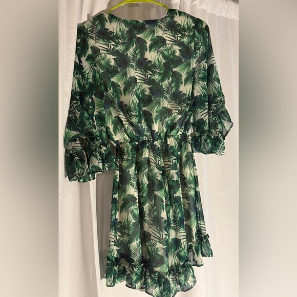 Pretty green romper. Good for Spring - Picture 1 of 3